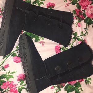 Black Uggs